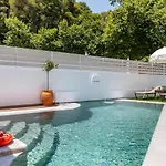 Luxury Villa *